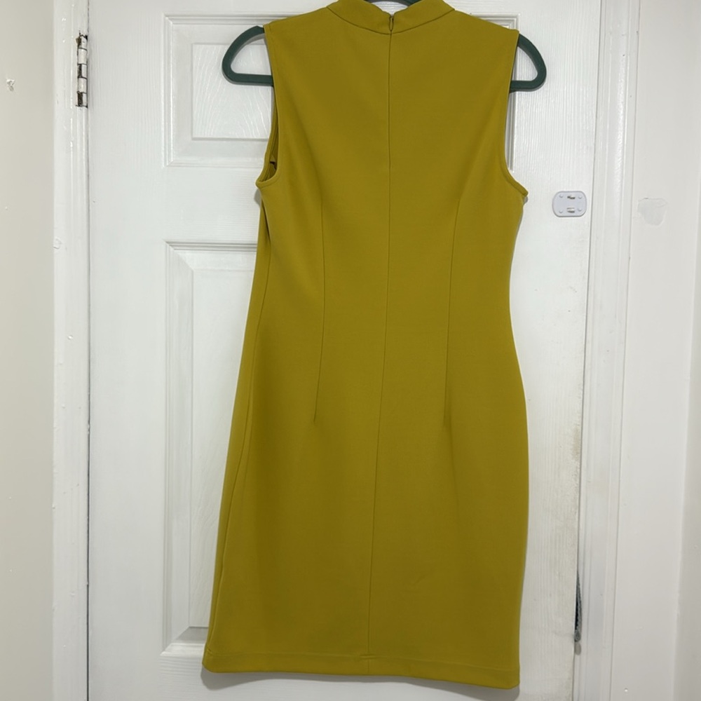 Sleeveless Mustard Dress - Picture 3 of 4